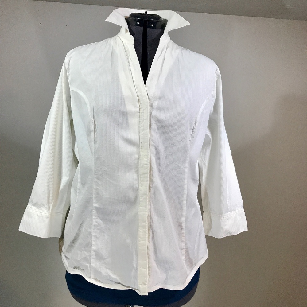 Lee White Button-down Three-Quarter Sleeve Blouse